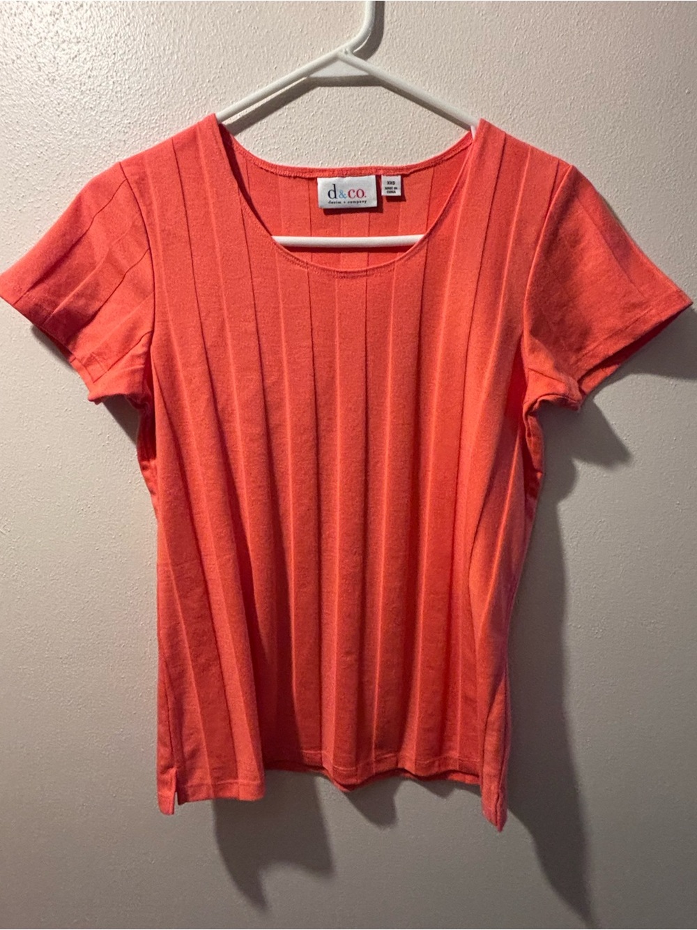 d&co. Coral Colored Ribbed Short Sleeve Knit Top XXS